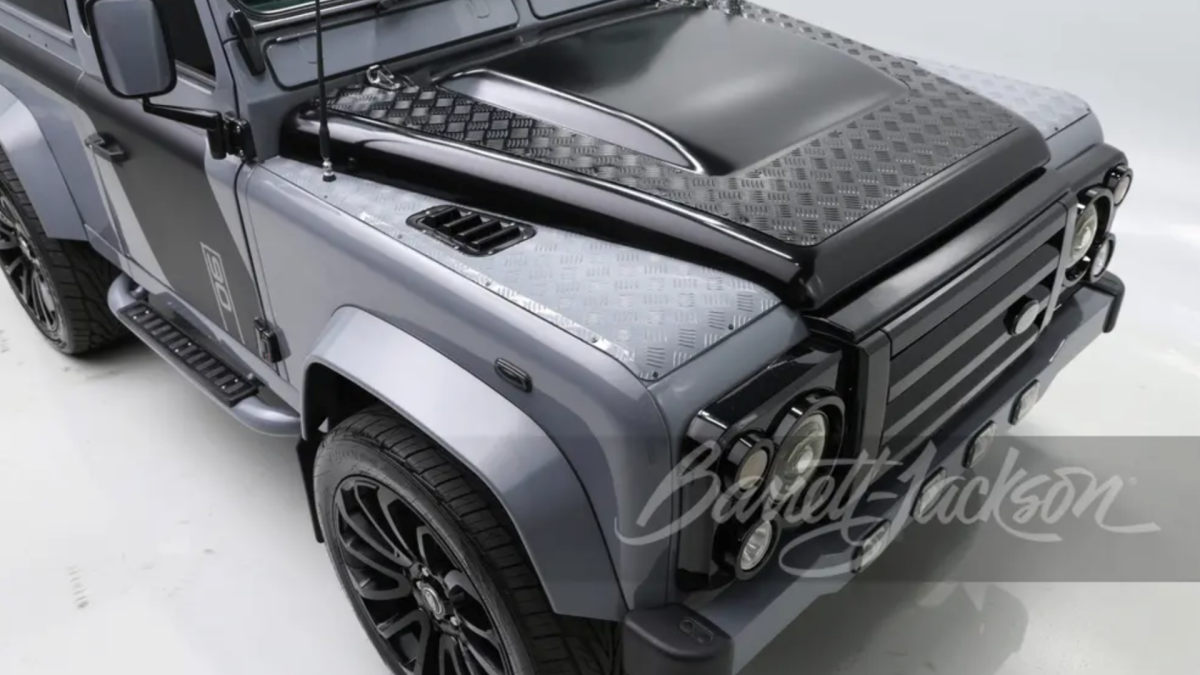 Este ultra-raro Defender 90 com motor BMW acaba de chegar ao leilão