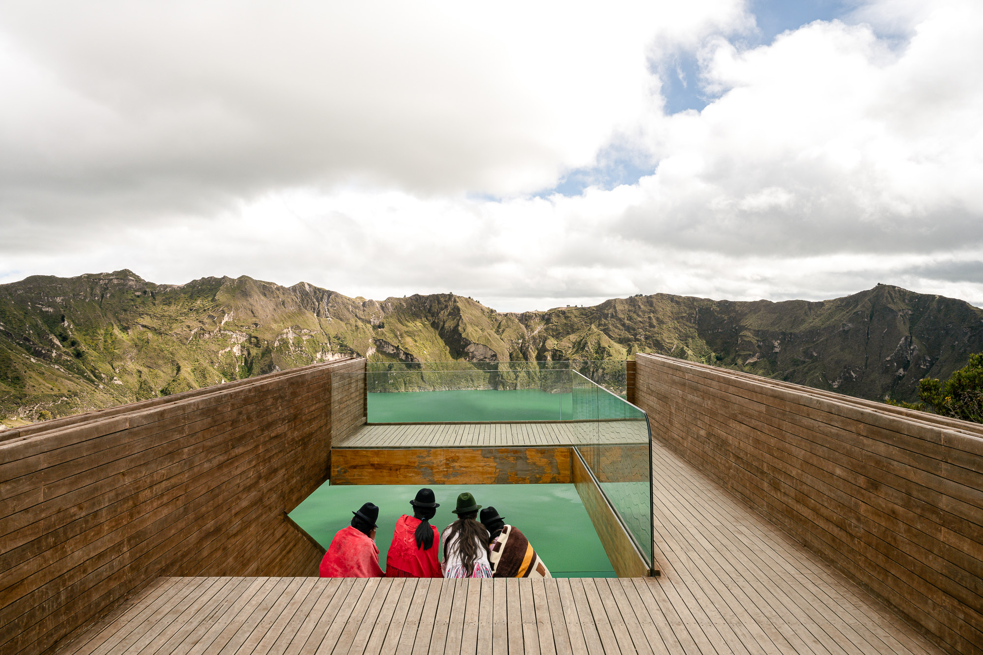 Mais de 40 obras arquitetônicas contemporâneas em todo o Equador, capturadas por Francesco Russo e Luca Piffaretti