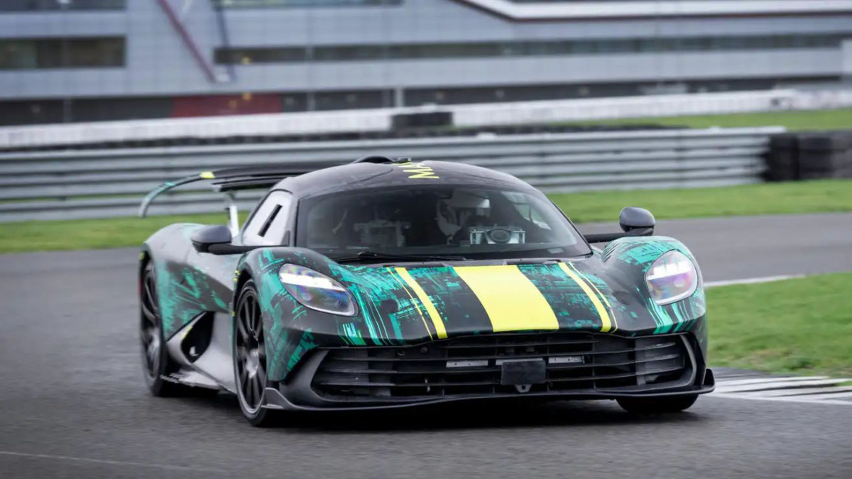 O Aston Martin Valhalla pode reverter a 87 MPH