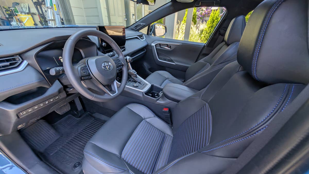 Apenas 4 SUVs Toyota RAV4 foram recuperados por defeito de solda do assento