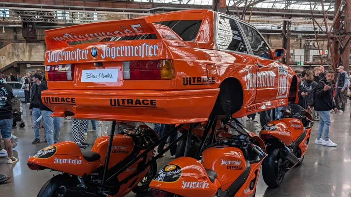 Alguém colocou um BMW E30 M3 em quatro motocicletas – e parece irreal