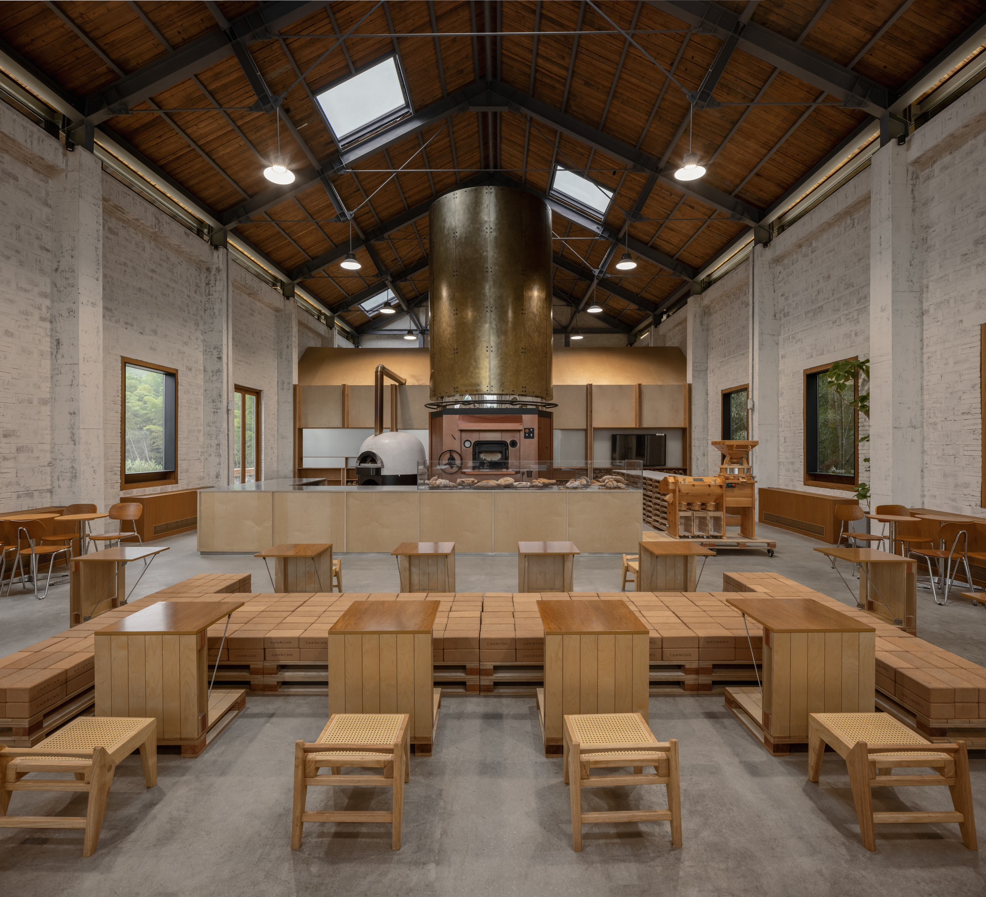 Restaurante Padaria em Forno de Pedra Cycle&Cycle / Tens Atelier + FANAF