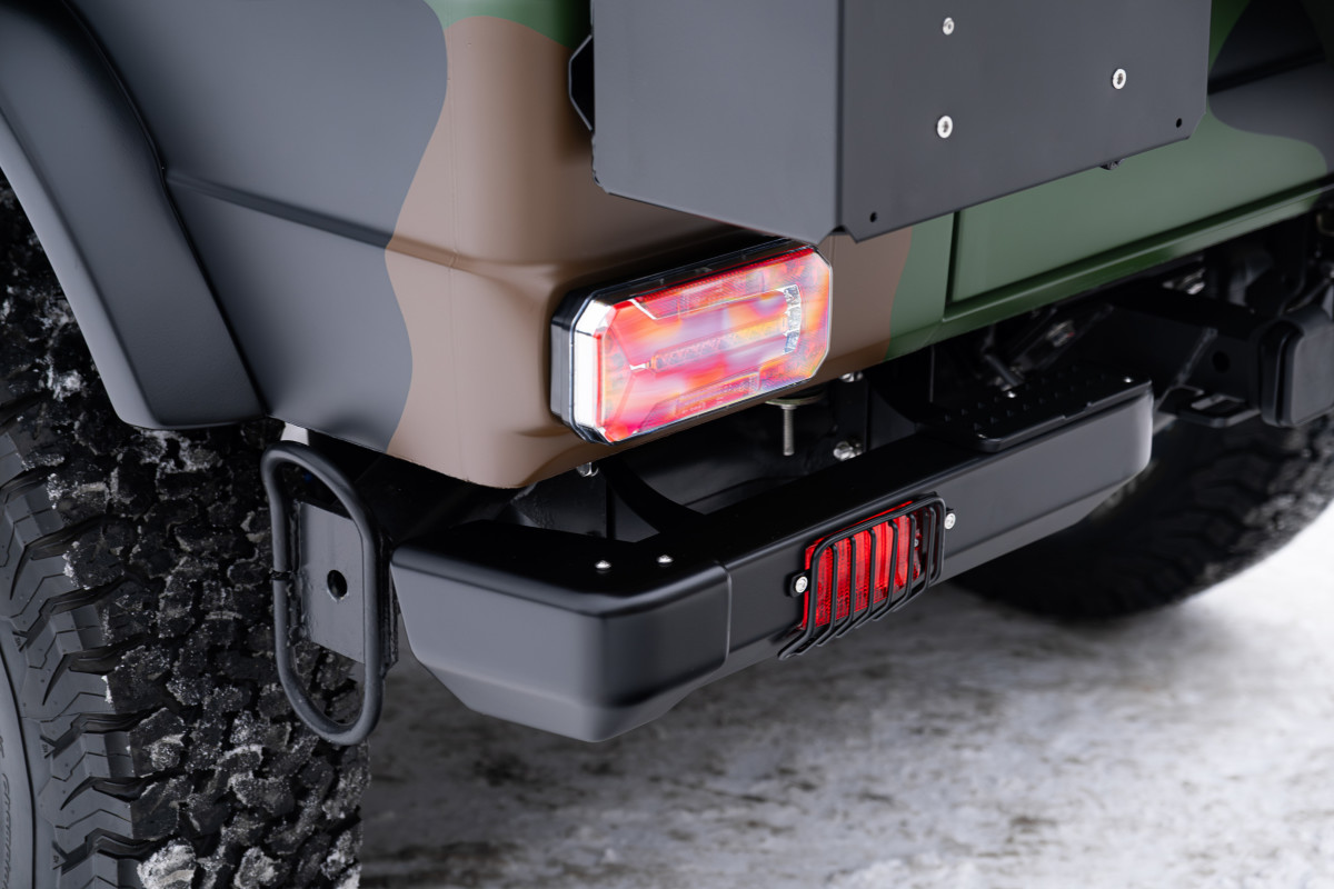 Este G-Wagen militar vintage custa dinheiro para Maybach – e traz uma troca de V8
