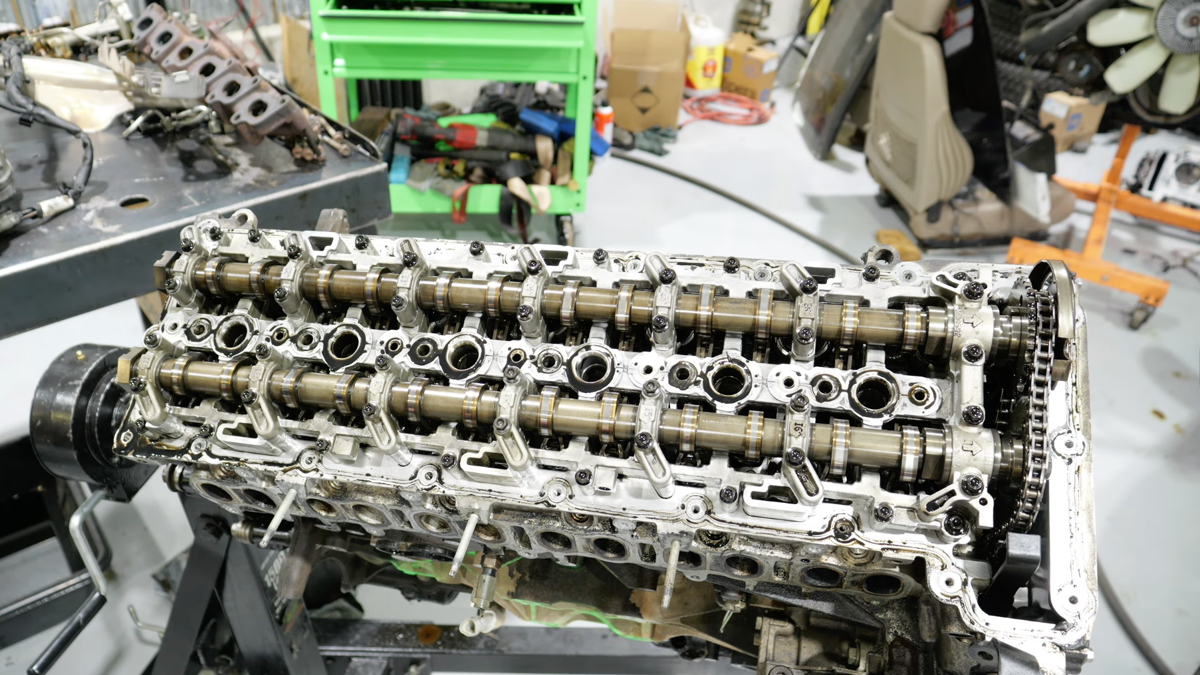 Este GM 3.0L Duramax LM2 atingiu 140 mil milhas – então um problema conhecido causou grandes danos ao motor