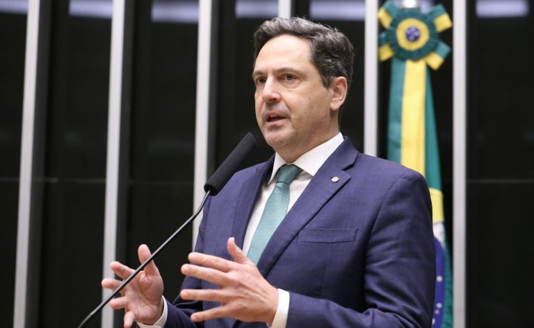 Comissão aprova projeto que classifica PCC e CV como grupos terroristas junto a 11 cartéis latinos – Notícias