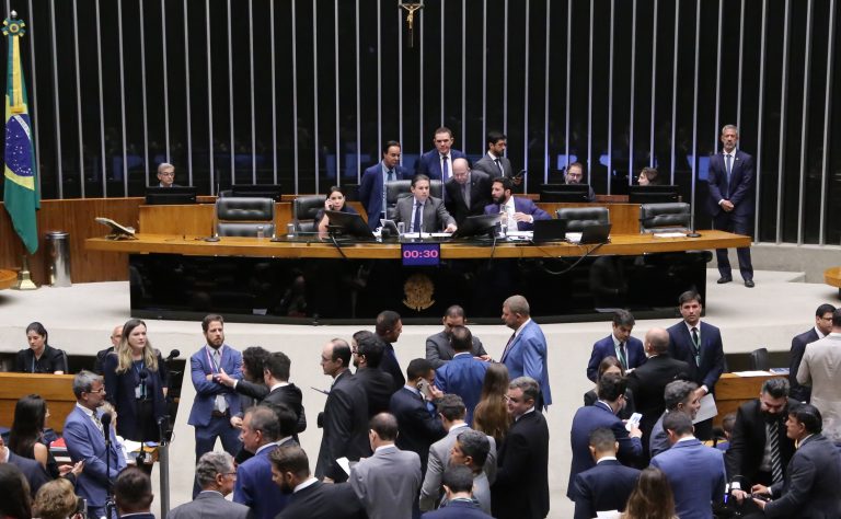 Câmara aprova projeto que reajusta multa por adulteração de combustíveis – Notícias