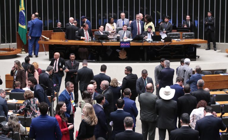 Votação de veto a projeto que reduz penas de condenados pelo 8 de janeiro gera debate entre deputados – Notícias