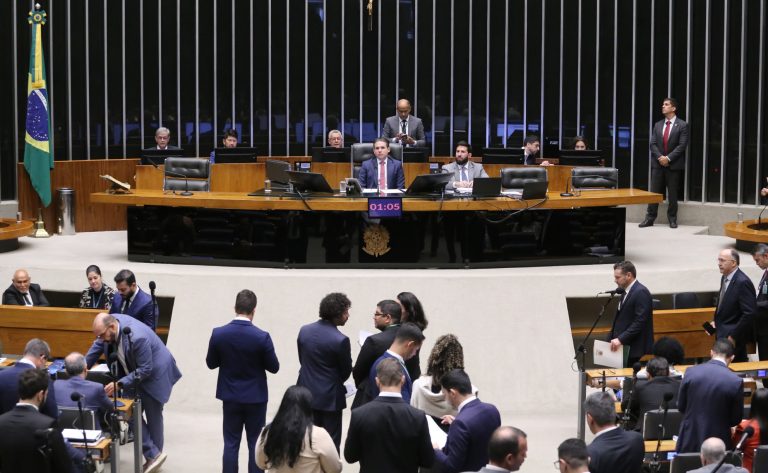 Câmara aprova moção de repúdio a representante do governo Trump por declarações ofensivas às mulheres brasileiras – Notícias