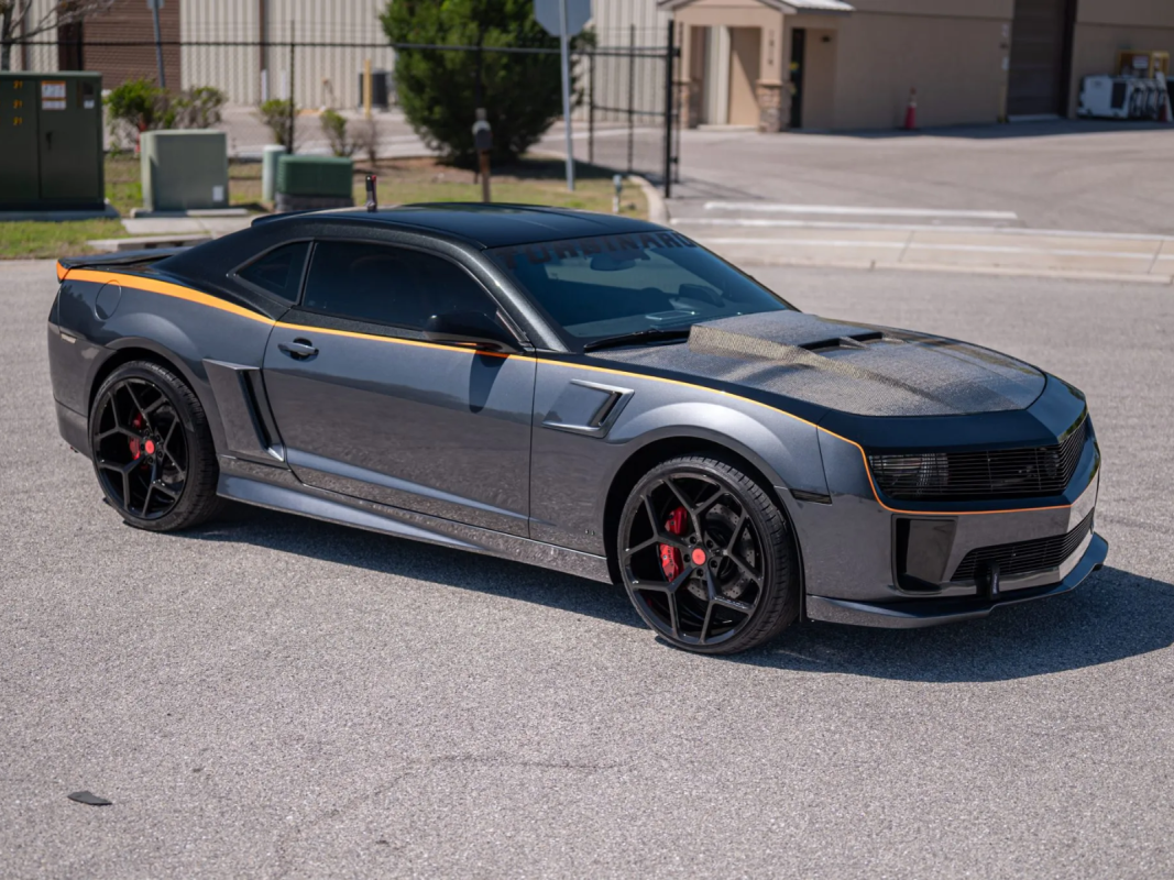 Este Chevrolet Camaro tem motor a jato e pós-combustão – e está à venda