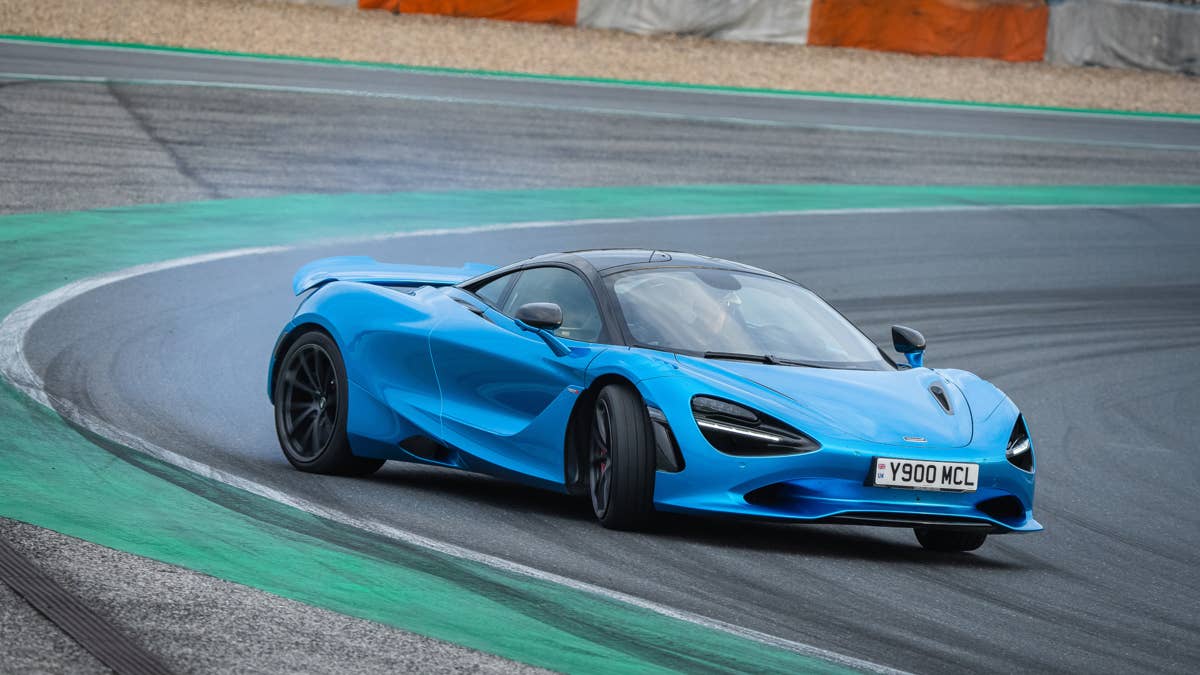 McLaren diz não aos veículos elétricos enquanto prepara novos hipercarros e um SUV
