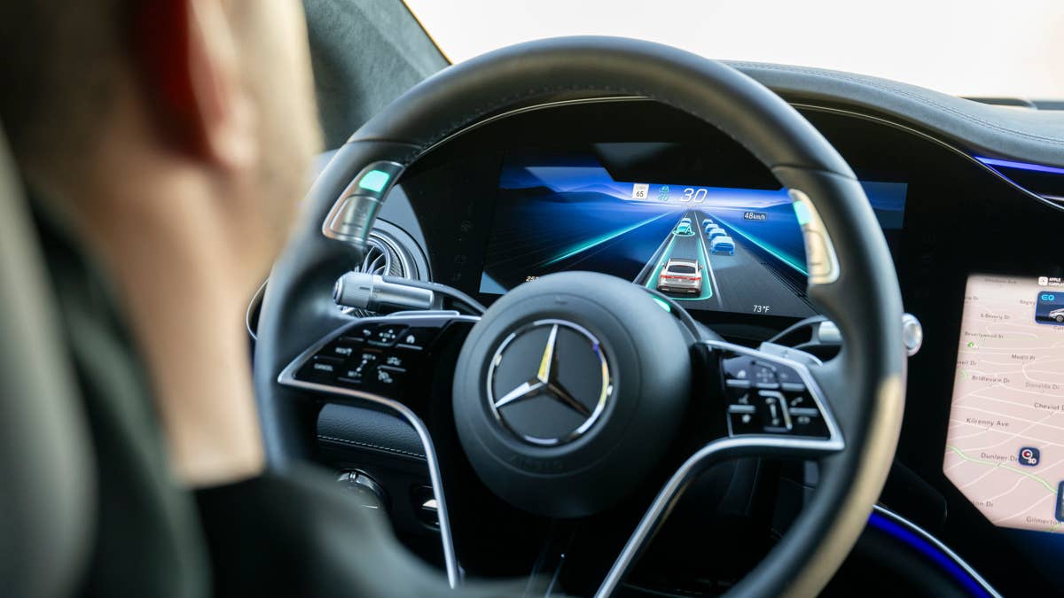 BMW e Mercedes acabaram de provar que Tesla estava certo sobre dirigir sozinho