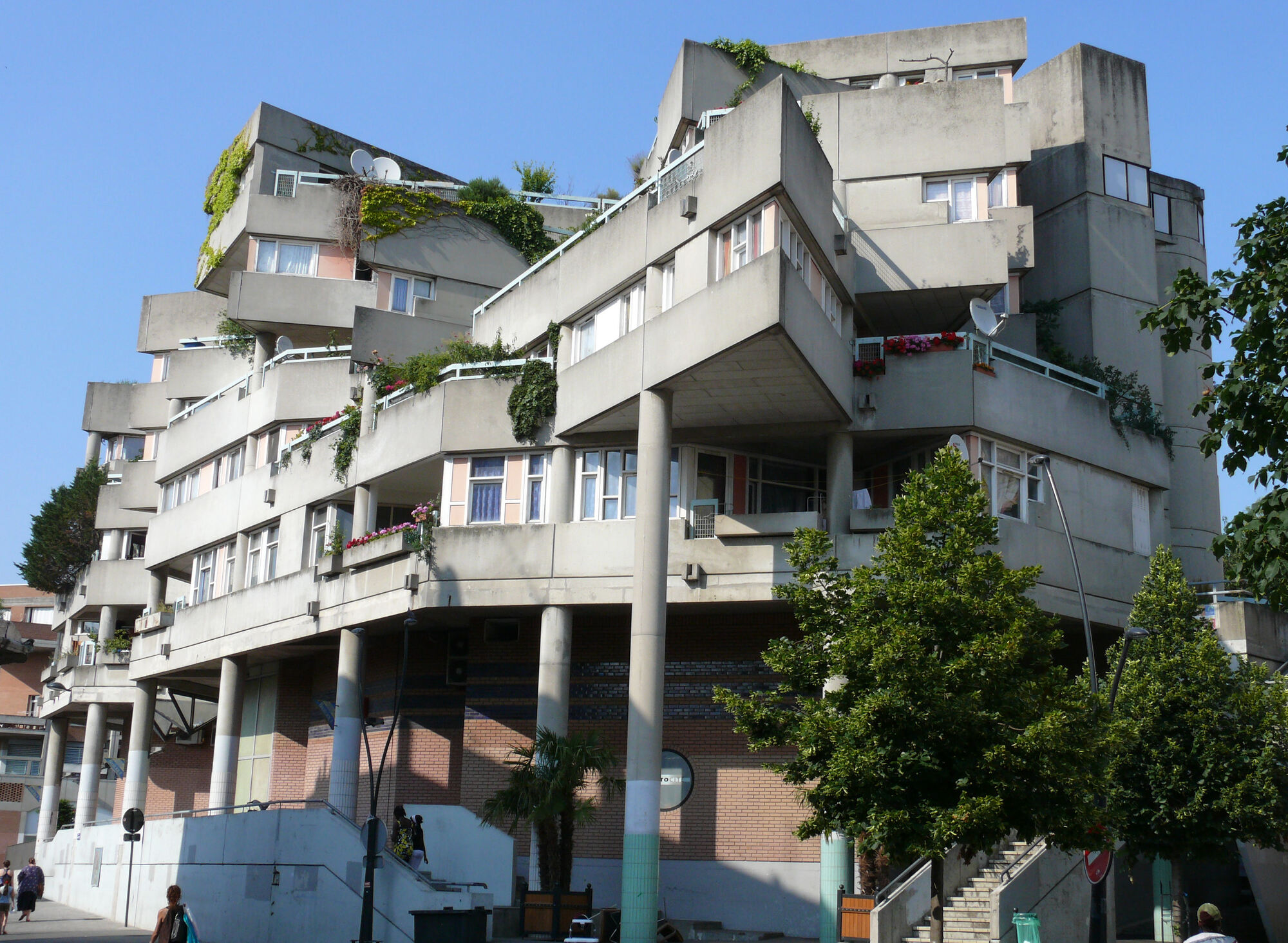 Complexo habitacional brutalista Îlot 8 de Saint-Denis, de Renée Gailhoustet, enfrenta plano de redesenvolvimento controverso
