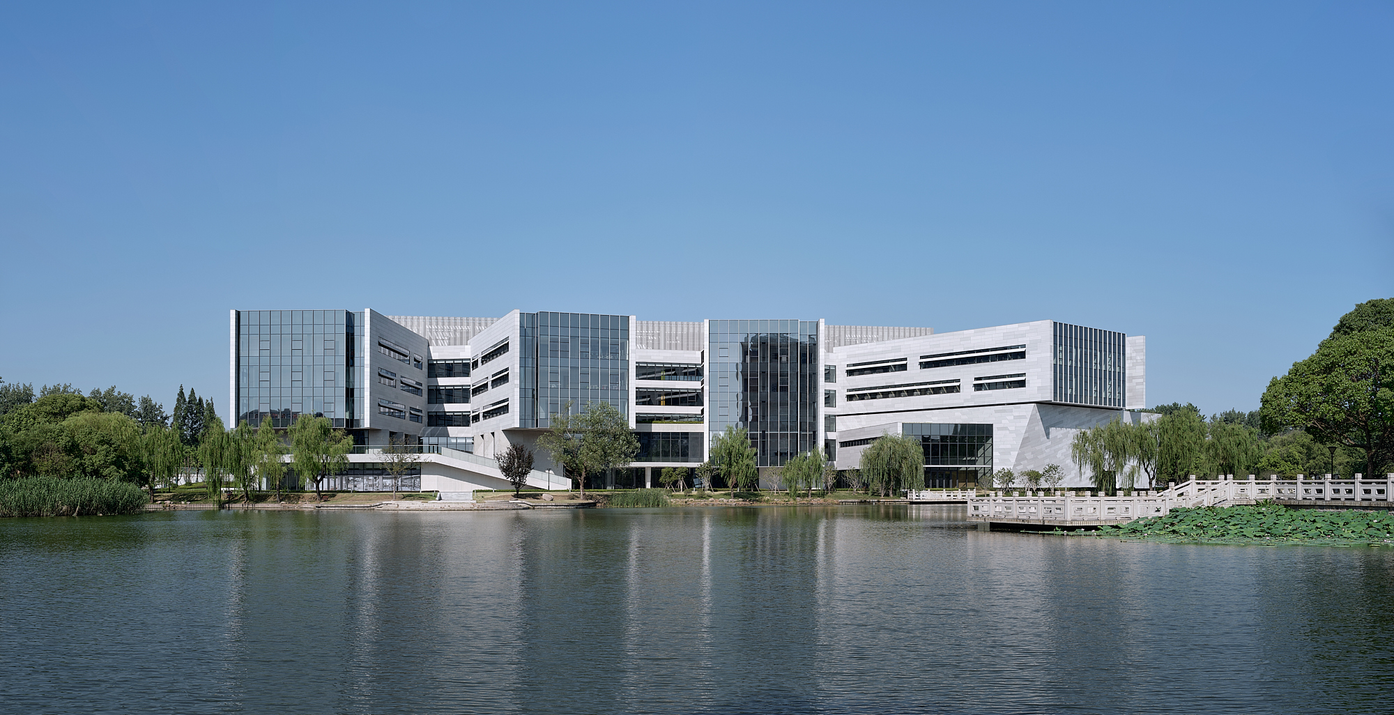 Centro de Atendimento ao Estudante da Universidade Jiao Tong de Xangai / TJAD/Zeng Qun Architecture Design Studio
