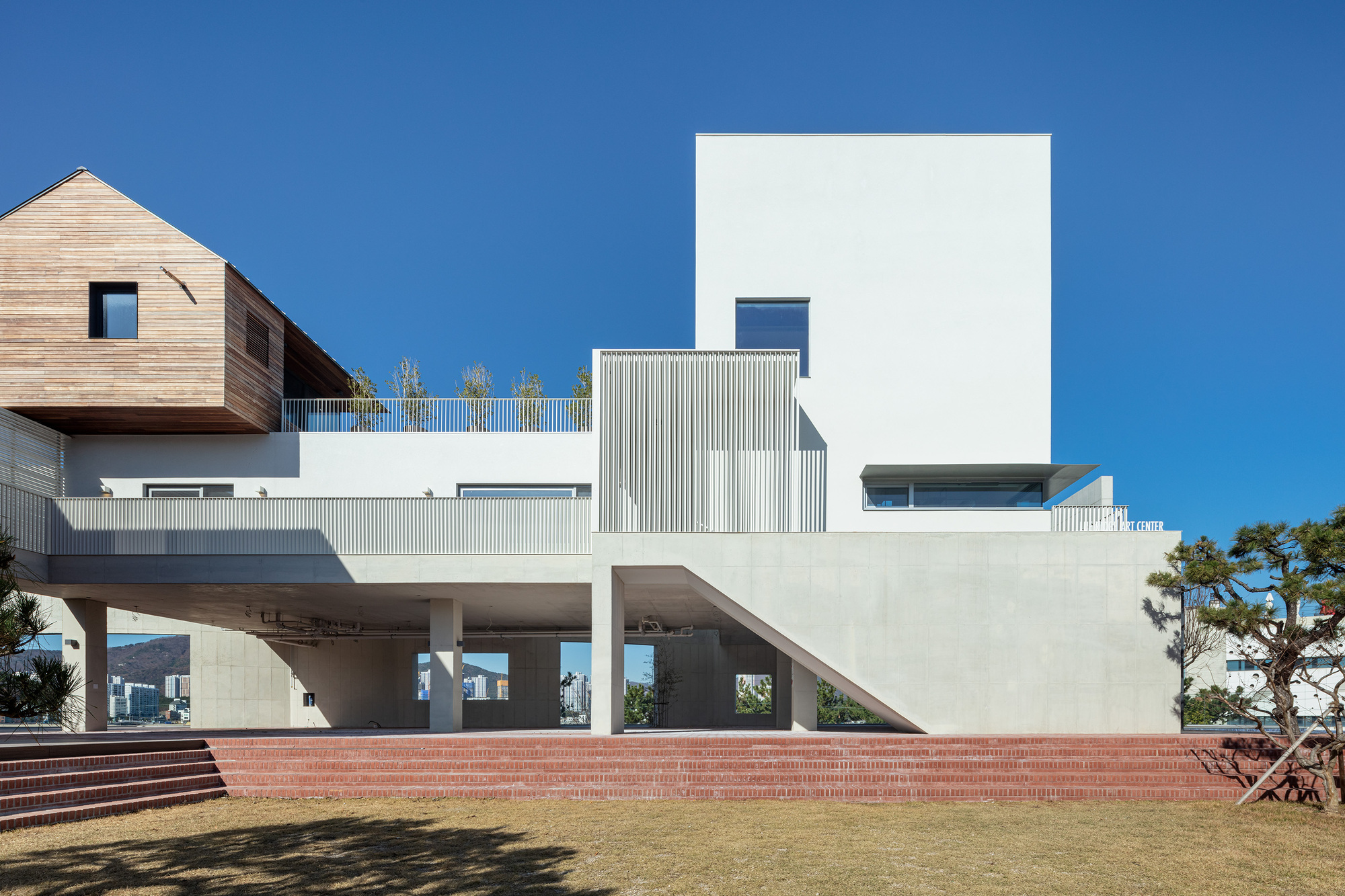 Cerca de Vento 2 / Hyunjoon Yoo + Partners