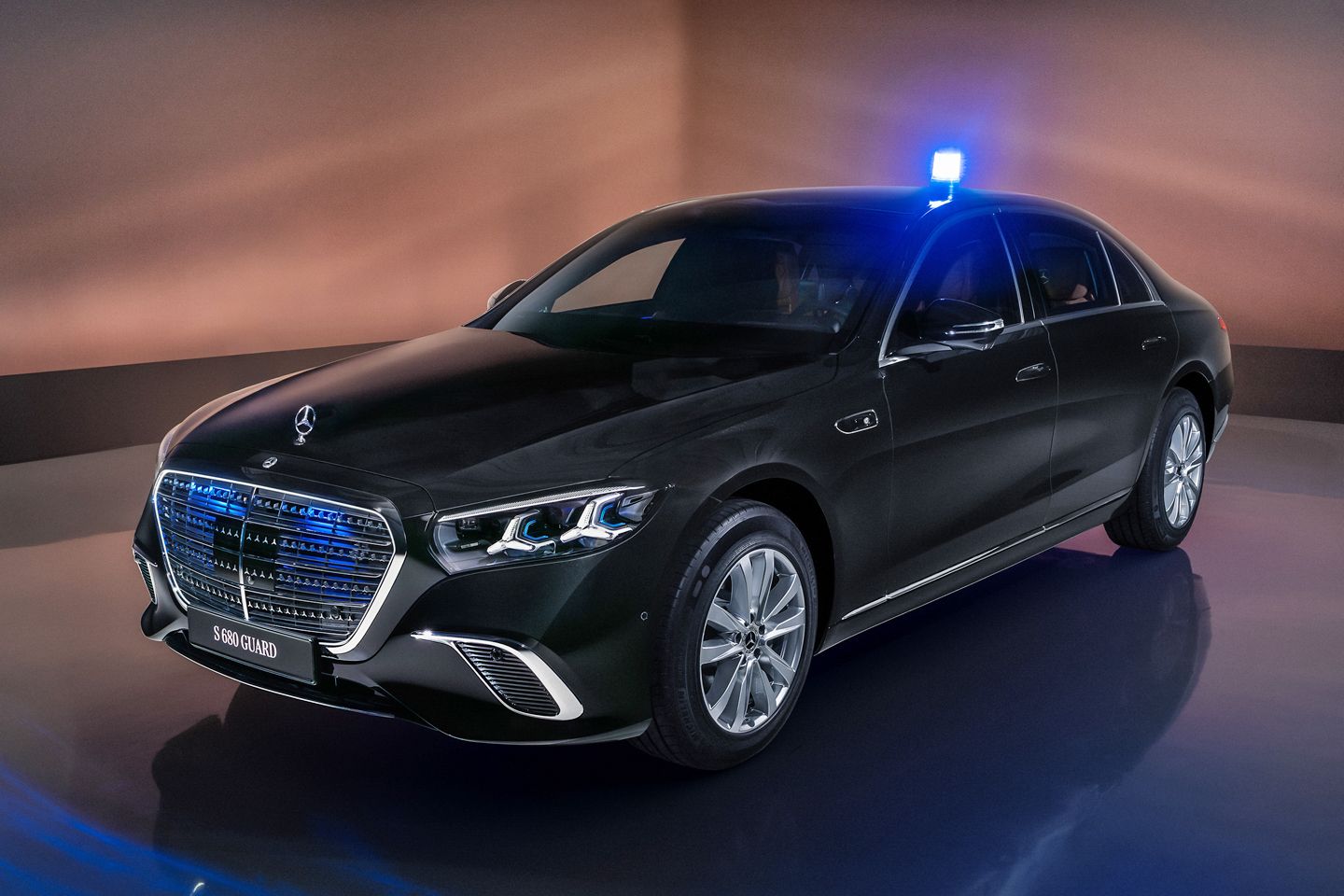 Novo S-Class Guard recebe proteção VR10, 612cv