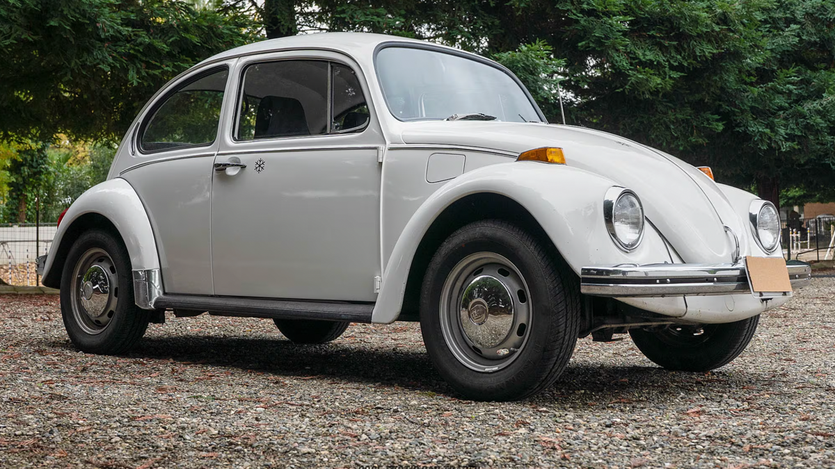 A substituição do Volkswagen Beetle foi quase um projeto de Porsche com motor central que a VW cancelou
