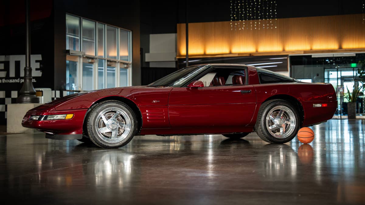 O Corvette “I’m Back” de Michael Jordan agora está em exibição para os fãs verem