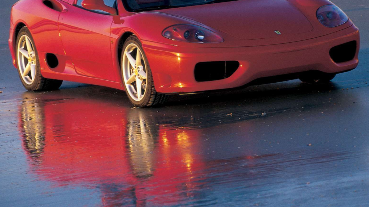 Ferrari 360 Spider Fire deixa homem com queimaduras graves e provoca processo de US$ 20 milhões