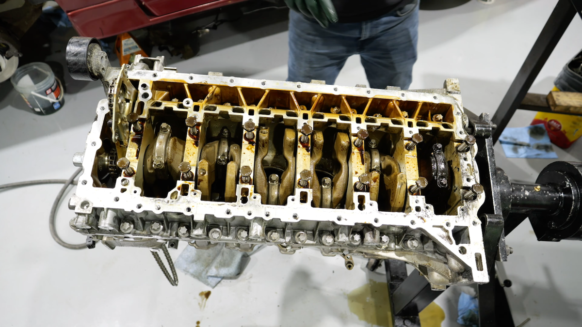 O motor BMW M3 S55 falhou tanto que destruiu sua própria cabeça de cilindro