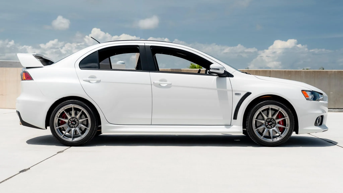 A última evolução do Lancer da Mitsubishi acaba de surgir com apenas 722 milhas