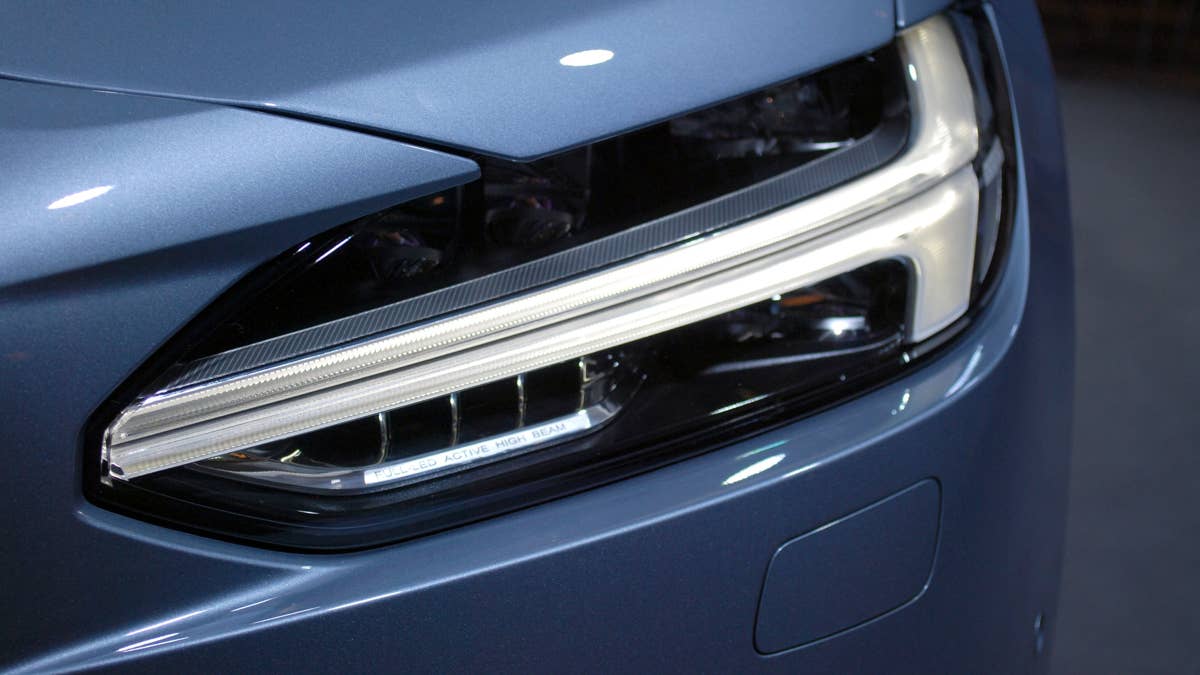 As luzes de martelo do Thor da Volvo estão se tornando a nova grade renal da marca