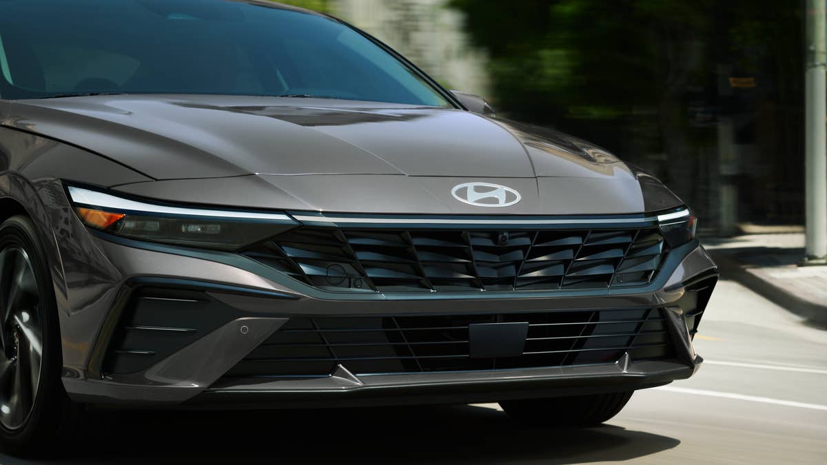 Recall do Hyundai Elantra Hybrid alerta que carros podem perder potência ou pegar fogo