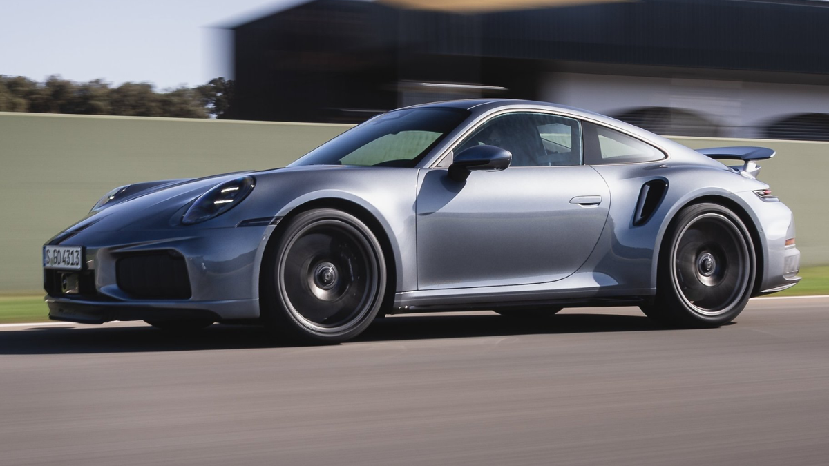 Porsche corta mais de 500 empregos ao se concentrar novamente em carros esportivos e SUVs
