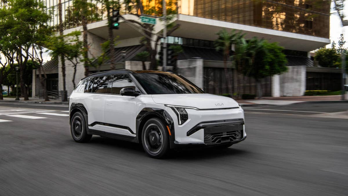 O boom de EV da Kia acaba de encerrar uma seqüência de derrotas de 28 anos contra a Hyundai