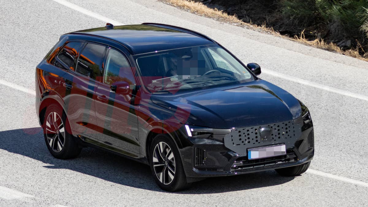Volvo XC60 Hybrid espionado com alcance EV de 124 milhas para desafiar o BMW X3