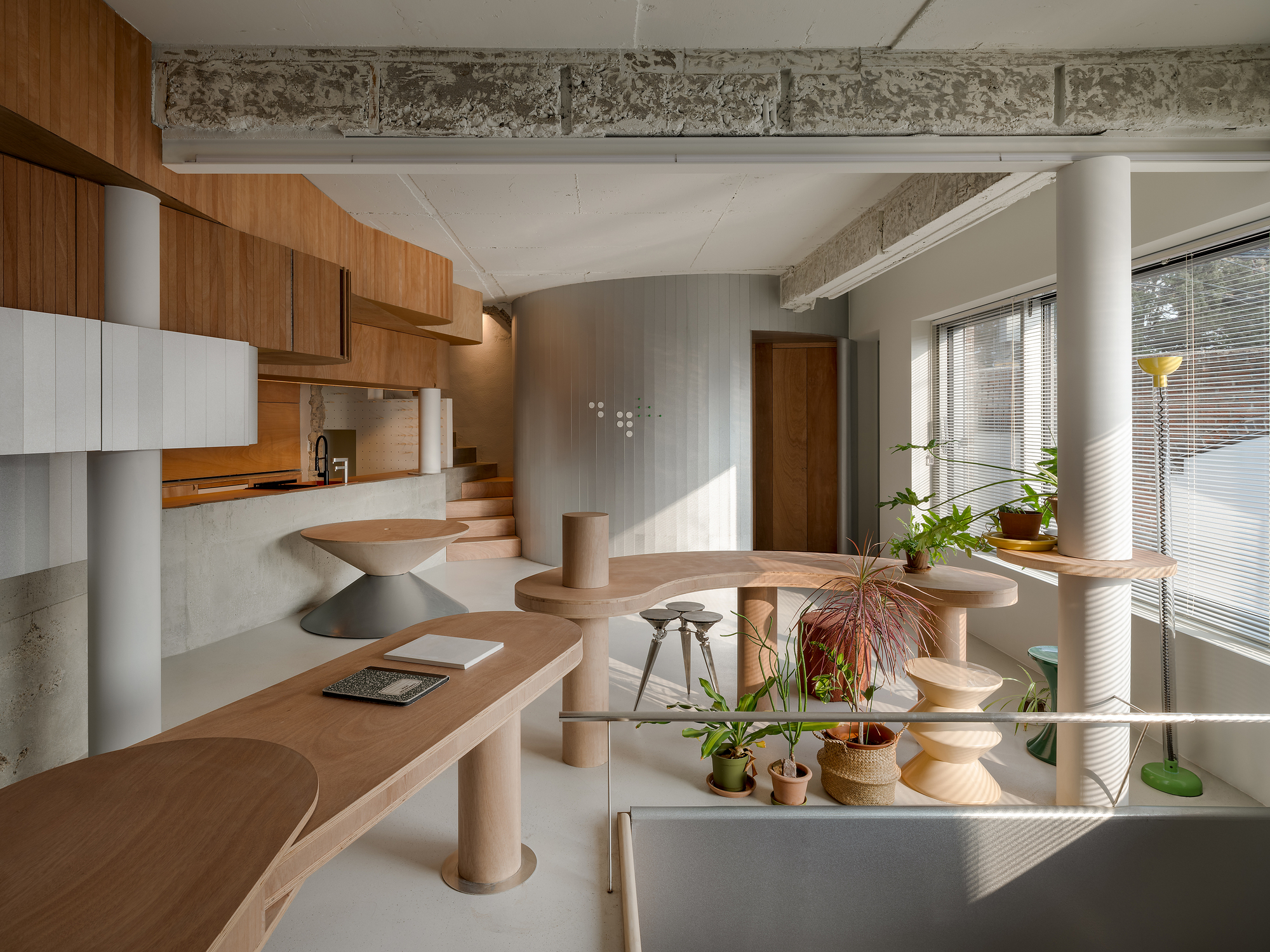 Reinterpretando um edifício de 50 anos em Myeongnyun-dong / sukchulmok + BRBB Architects