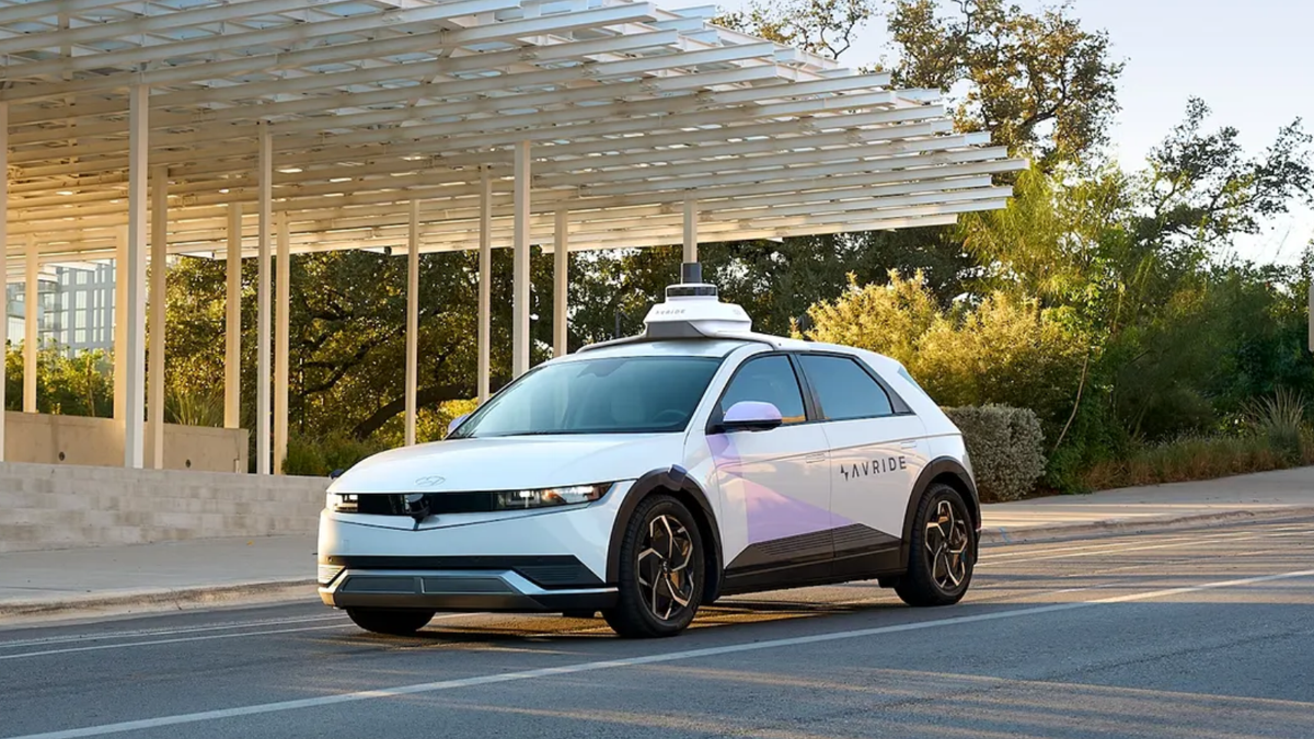 Rival Tesla Robotaxi sob investigação após 16 acidentes