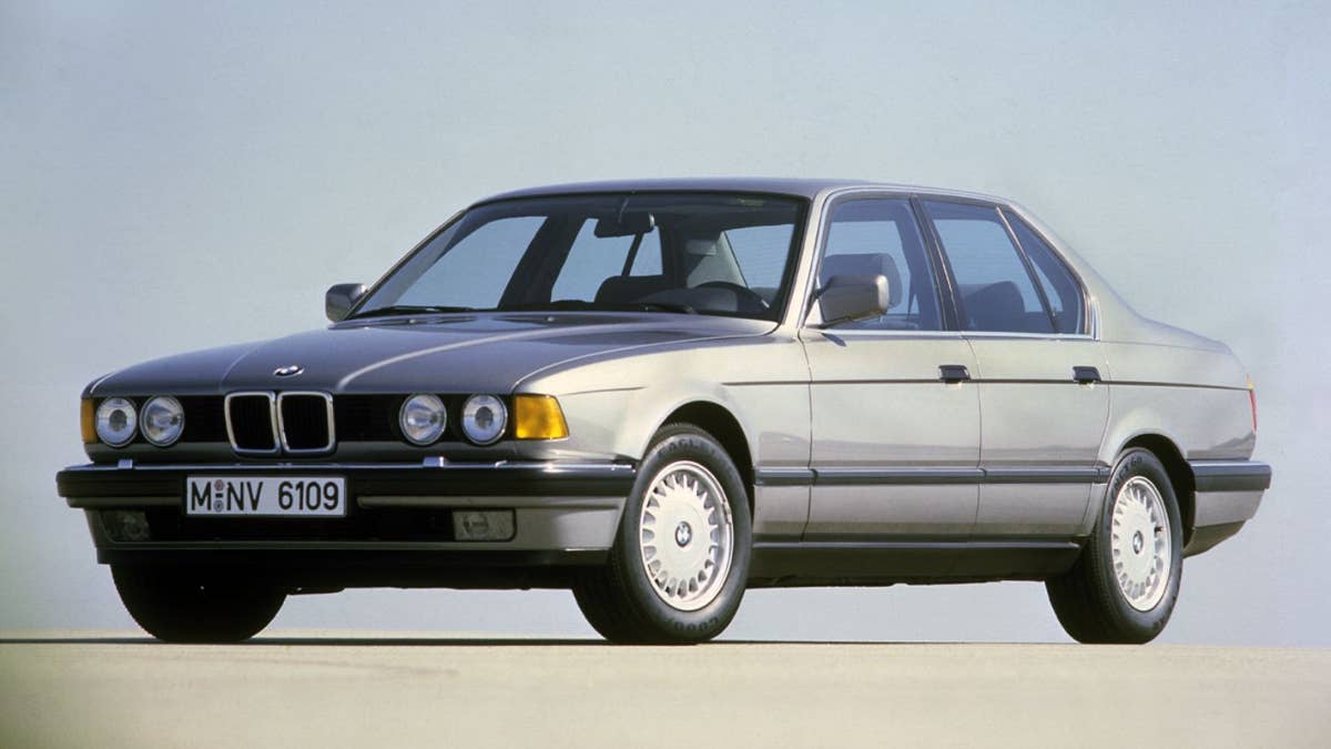 A Série 7 mais subestimada da BMW forçou a Mercedes a repensar a Classe S