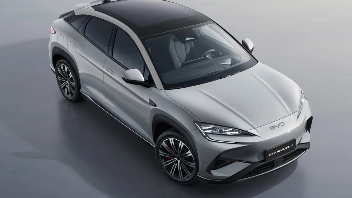 A BYD acaba de enviar mais carros para o exterior do que a Tesla provavelmente vendeu em todo o mundo
