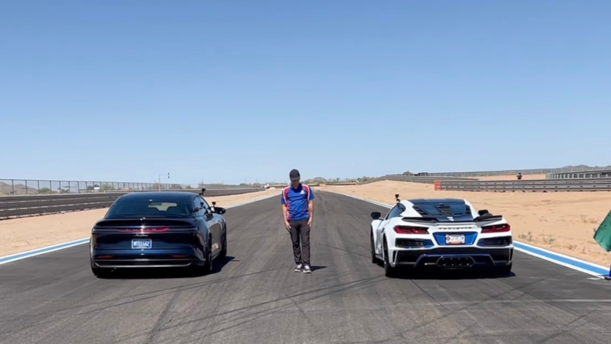 Lucid Air Sapphire vence Corvette ZR1X com corrida de quarto de milha de 8,99 segundos