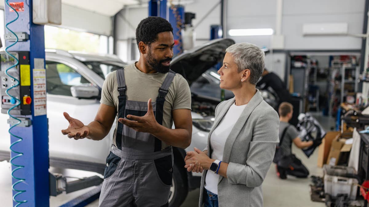 Os compradores de carros permanecem fiéis aos revendedores que os tratam logo após a venda
