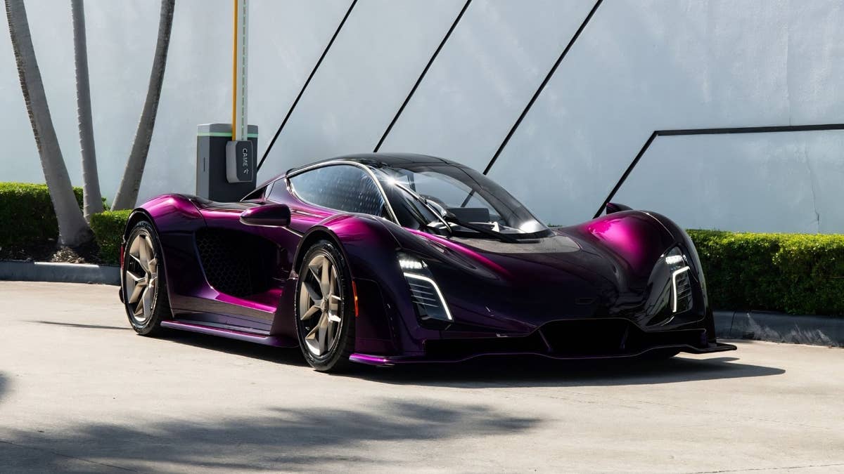 Czinger 21C VMax transforma 1.250 HP em um hipercarro roxo que muda de cor