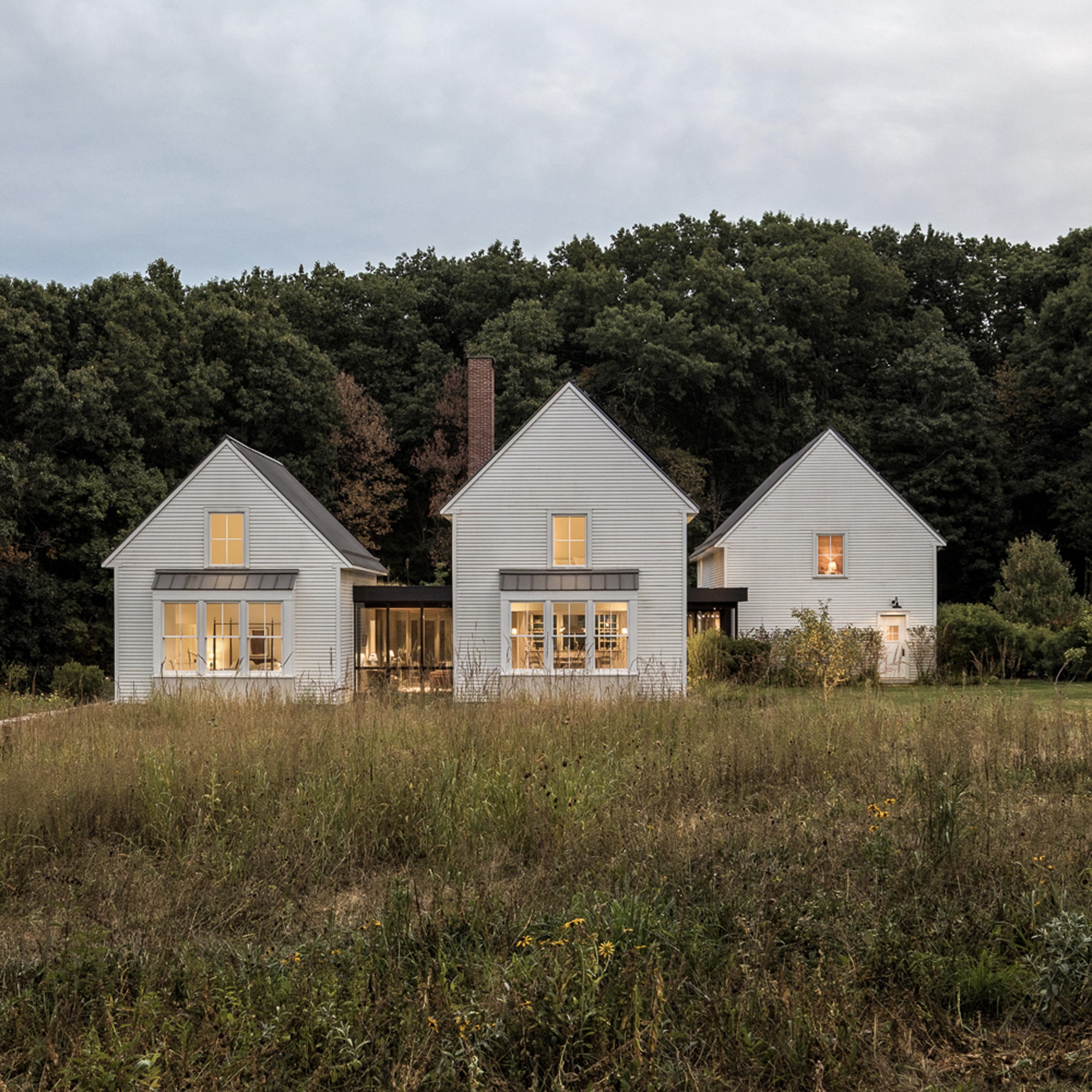 Casa de fazenda em um prado / ElliottArchitects