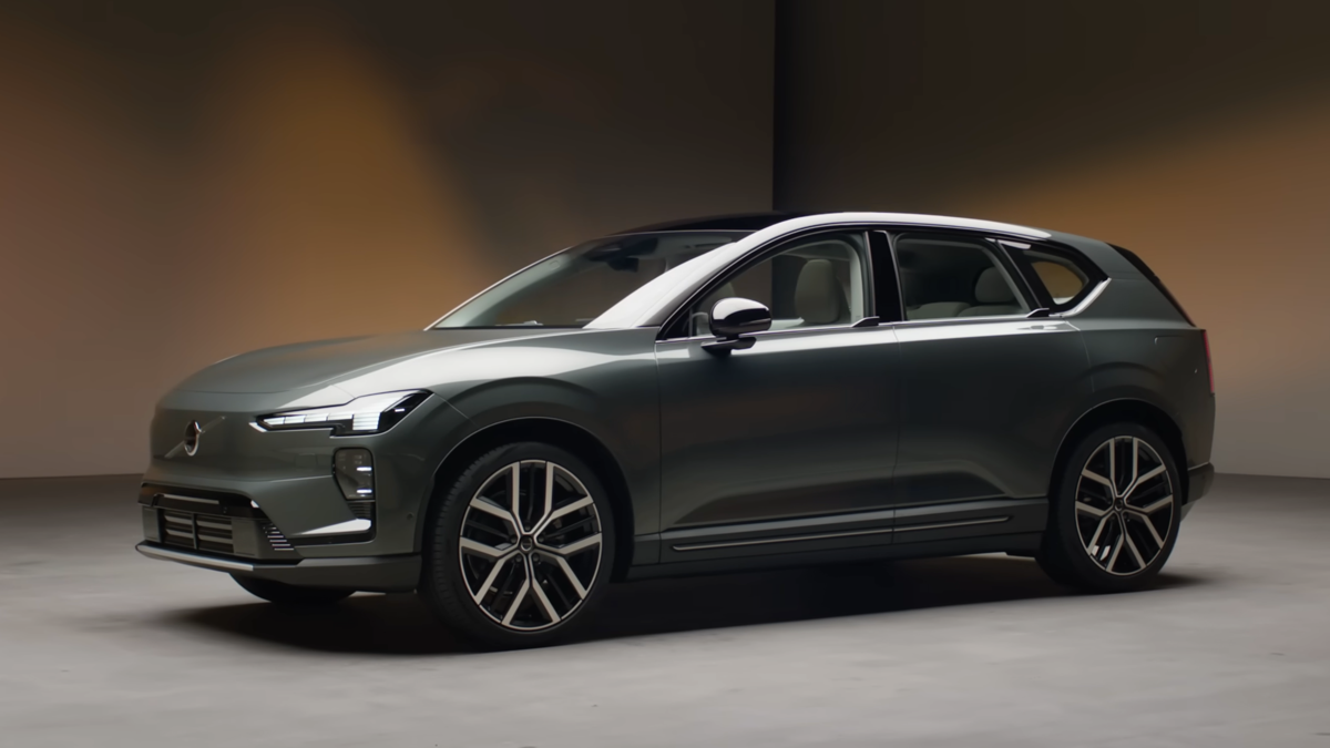 Volvo admite erros de software EX30 e EX90 e afirma que EX60 será diferente