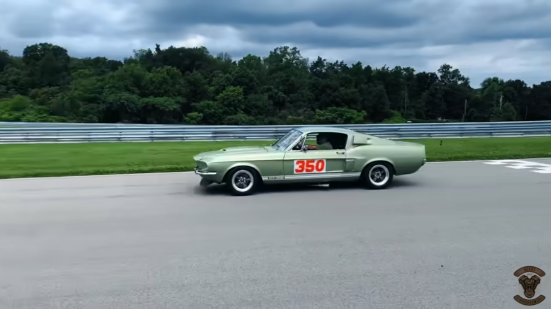 Shelby Mustang GT350 tem um proprietário desde 1967 e ainda é dirigido hoje