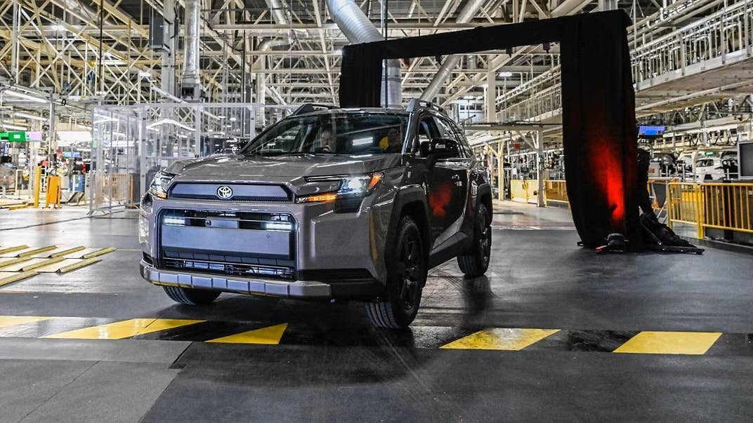 A ponte inacabada que poderia quebrar a cadeia de abastecimento de automóveis da América do Norte