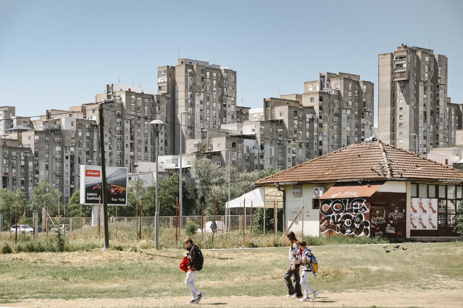 Veja e Preveja: Pesquisa Arquitetônica em Quatro Cidades do Sudeste Europeu