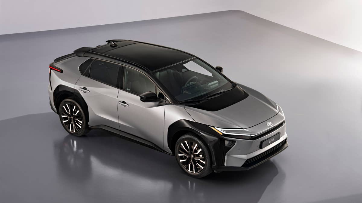 As vendas de veículos elétricos da Toyota aumentam 3.300% no Japão à medida que os subsídios atingem a BYD