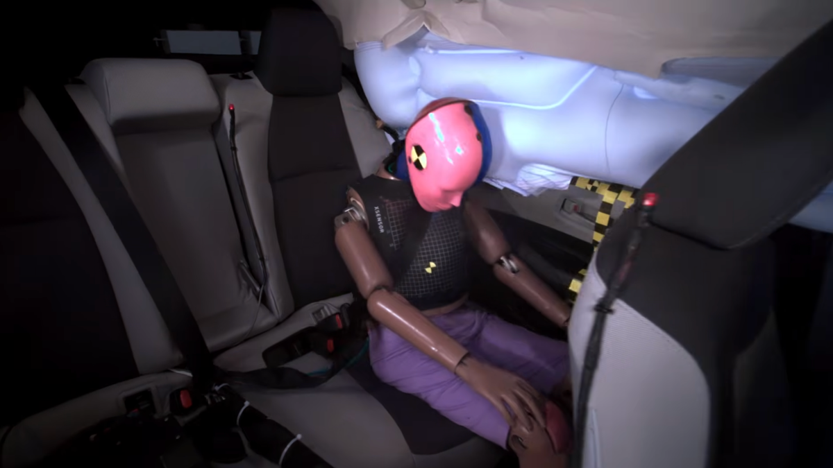 Toyota Corolla perde a melhor escolha de segurança do IIHS devido a uma fraqueza no banco traseiro
