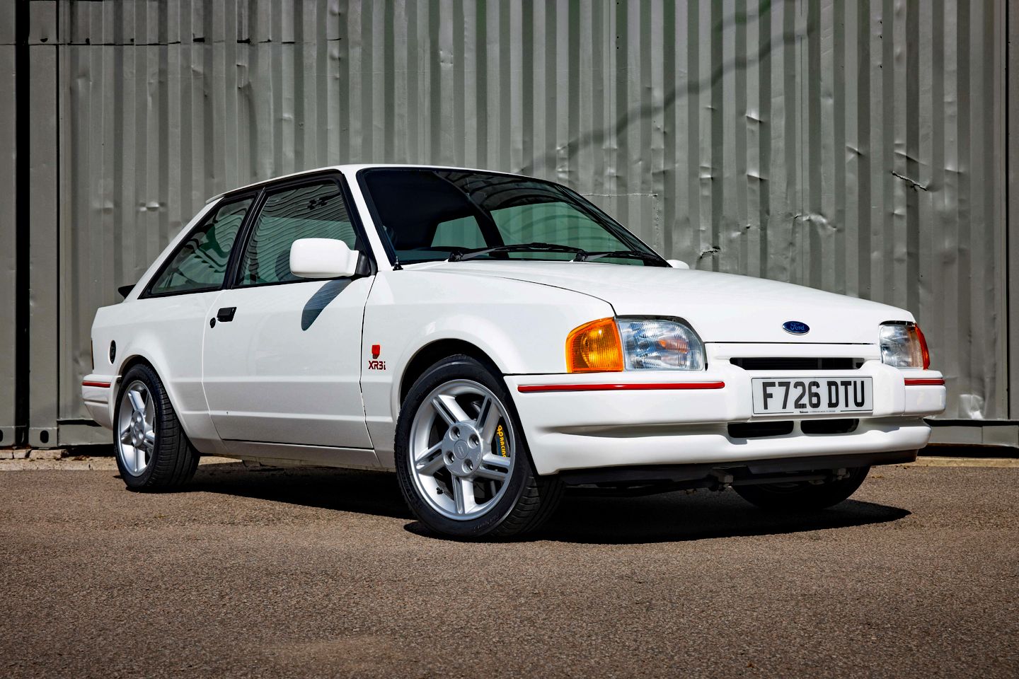 Tênis brancos para Escort XR3i Tolman Edition