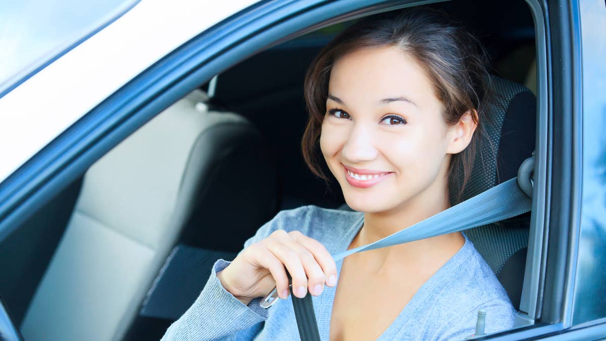 97% das mulheres dizem que são motoristas seguras, mas quase metade admite o uso do telefone