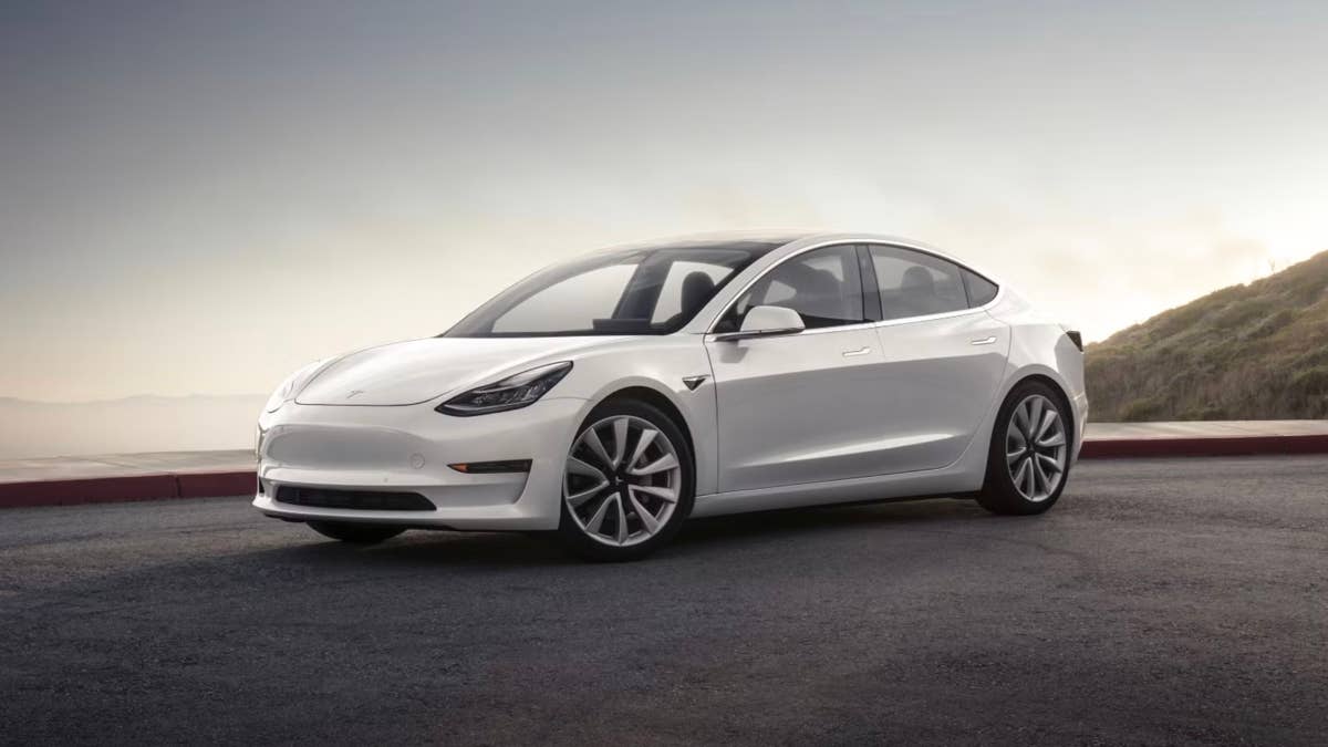 Tesla está sendo processada novamente por seu sistema de piloto automático incompetente