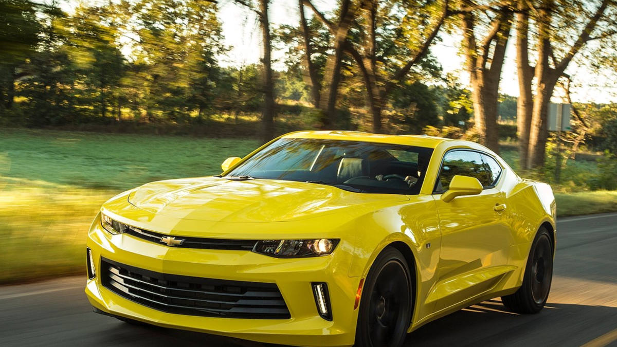 Chevrolet Camaro pode retornar com quatro portas para manter o cupê vivo