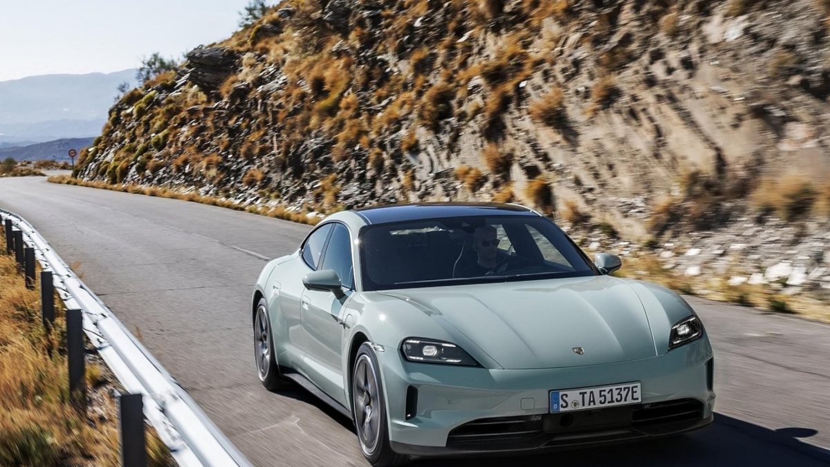 CEO da Porsche admite que o Taycan chegou cedo demais