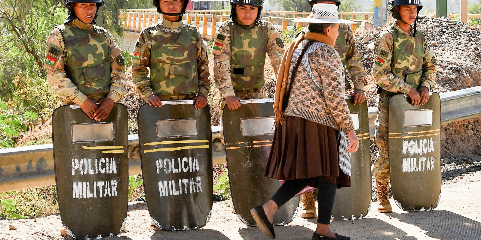 Bolívia: caem bloqueios após estado de exceção e acordo com sindicato