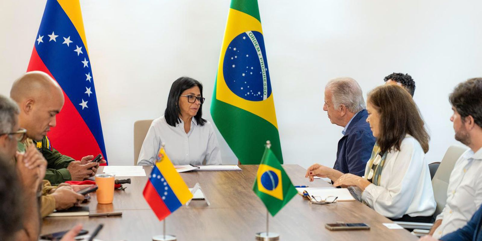 “Ajuda brasileira não será episódica”, diz Múcio em visita à Venezuela